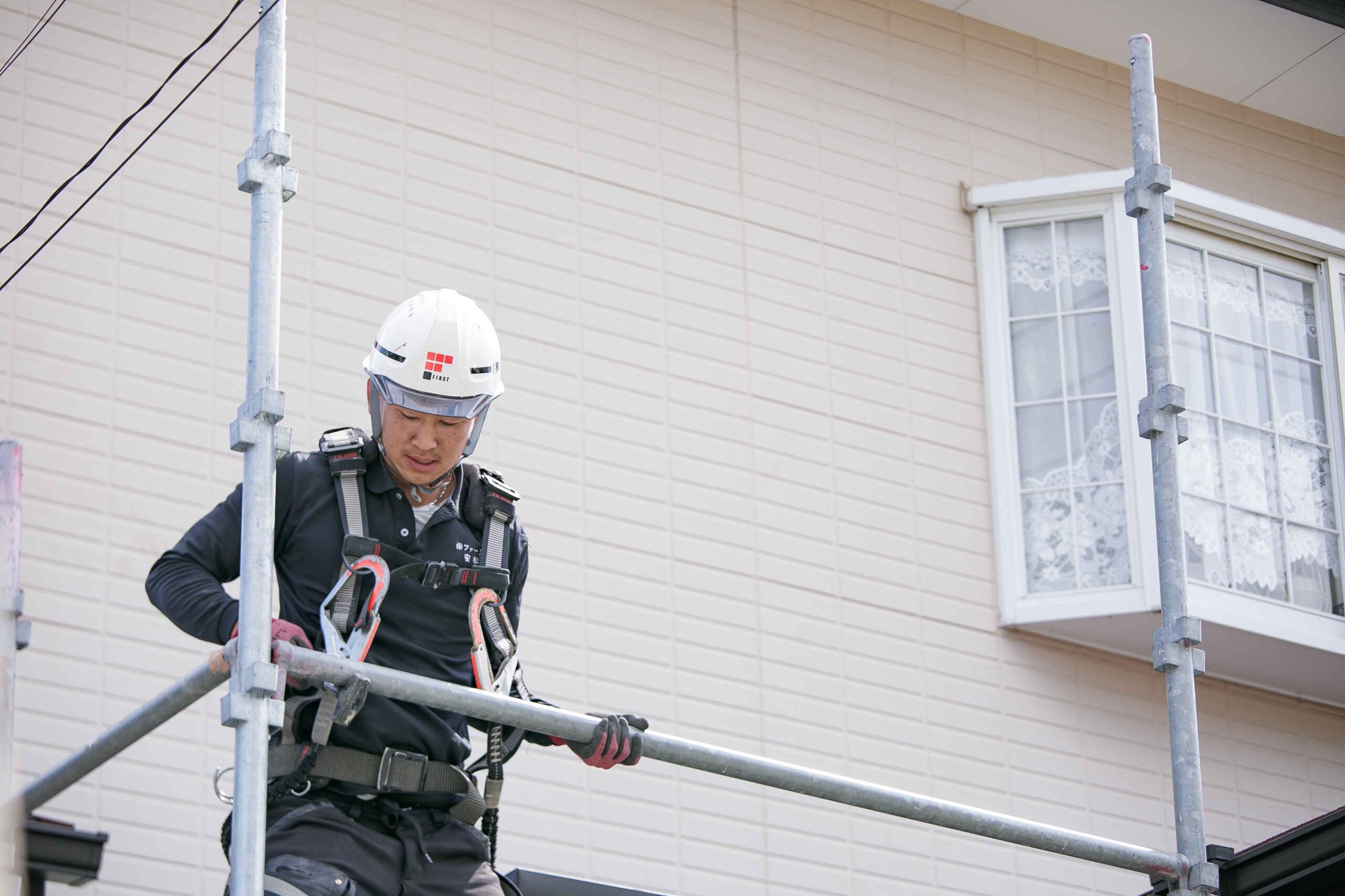 足場工事するファーストの職人